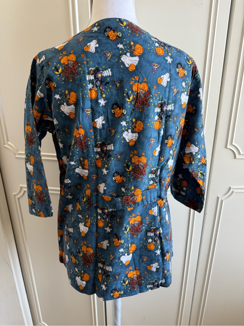 Vintage Handmade Halloween Pumpkin Women's Medical Scrub Top - Picture 4 of 4